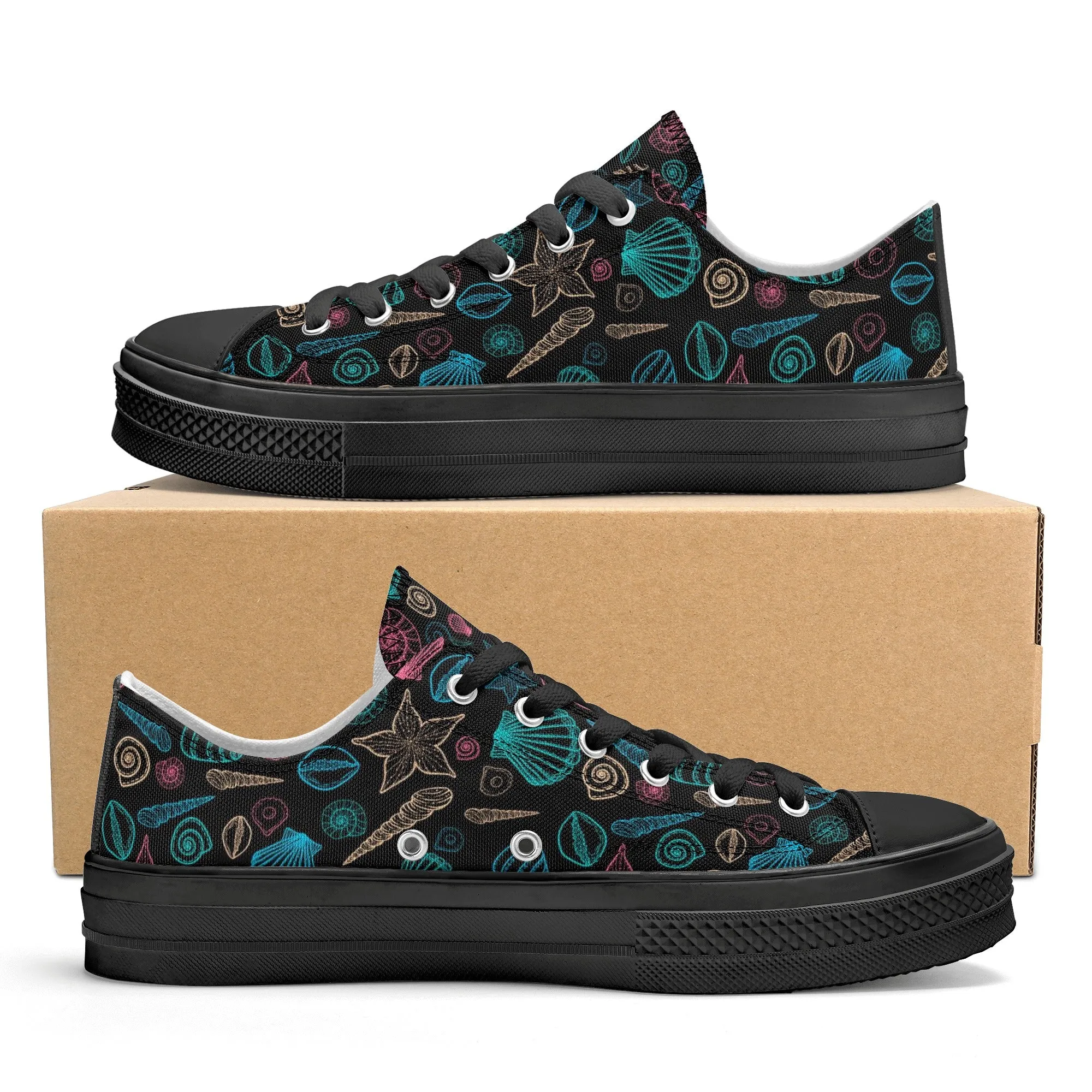 Beach & Seashells Pattern - Mens Classic Low Top Canvas Shoes for Footwear Lovers