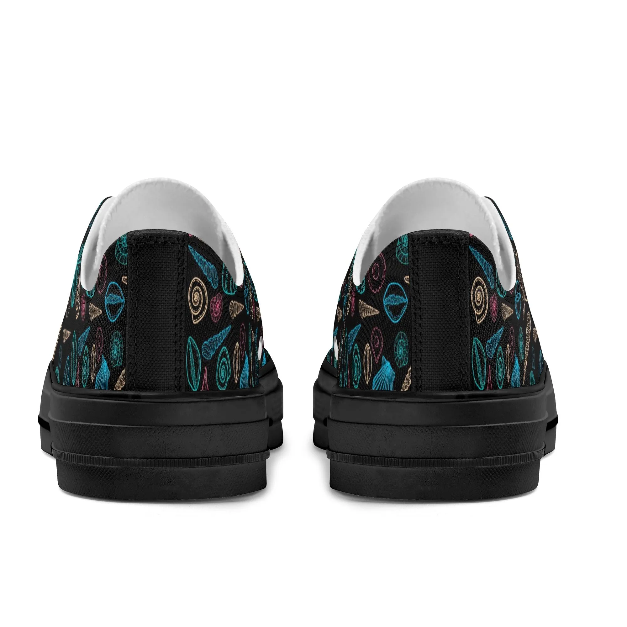 Beach & Seashells Pattern - Mens Classic Low Top Canvas Shoes for Footwear Lovers