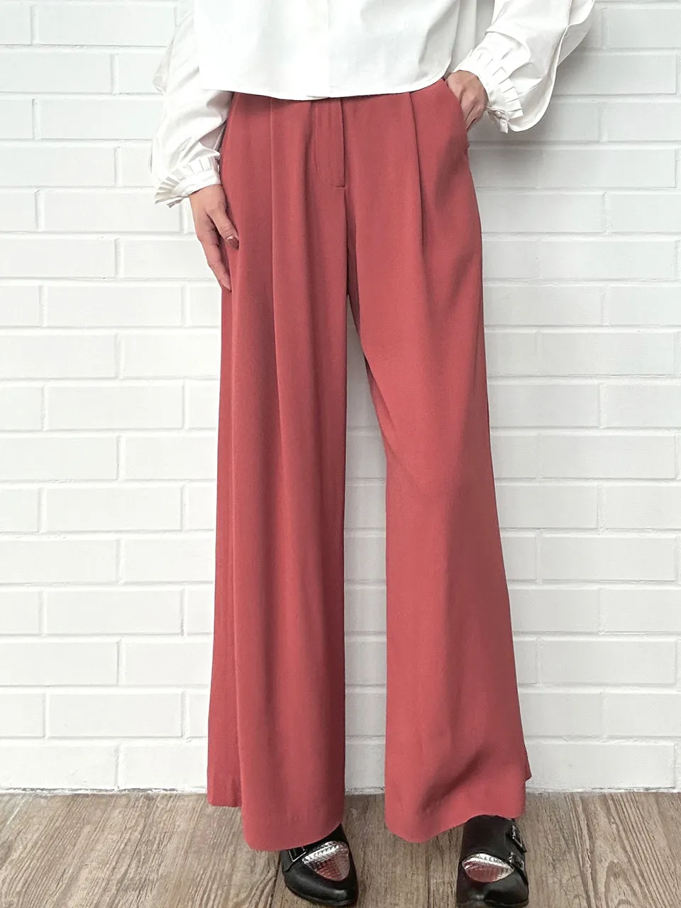 Coral/ Black Contrast Pleated Waist Airy Wide Leg Trousers