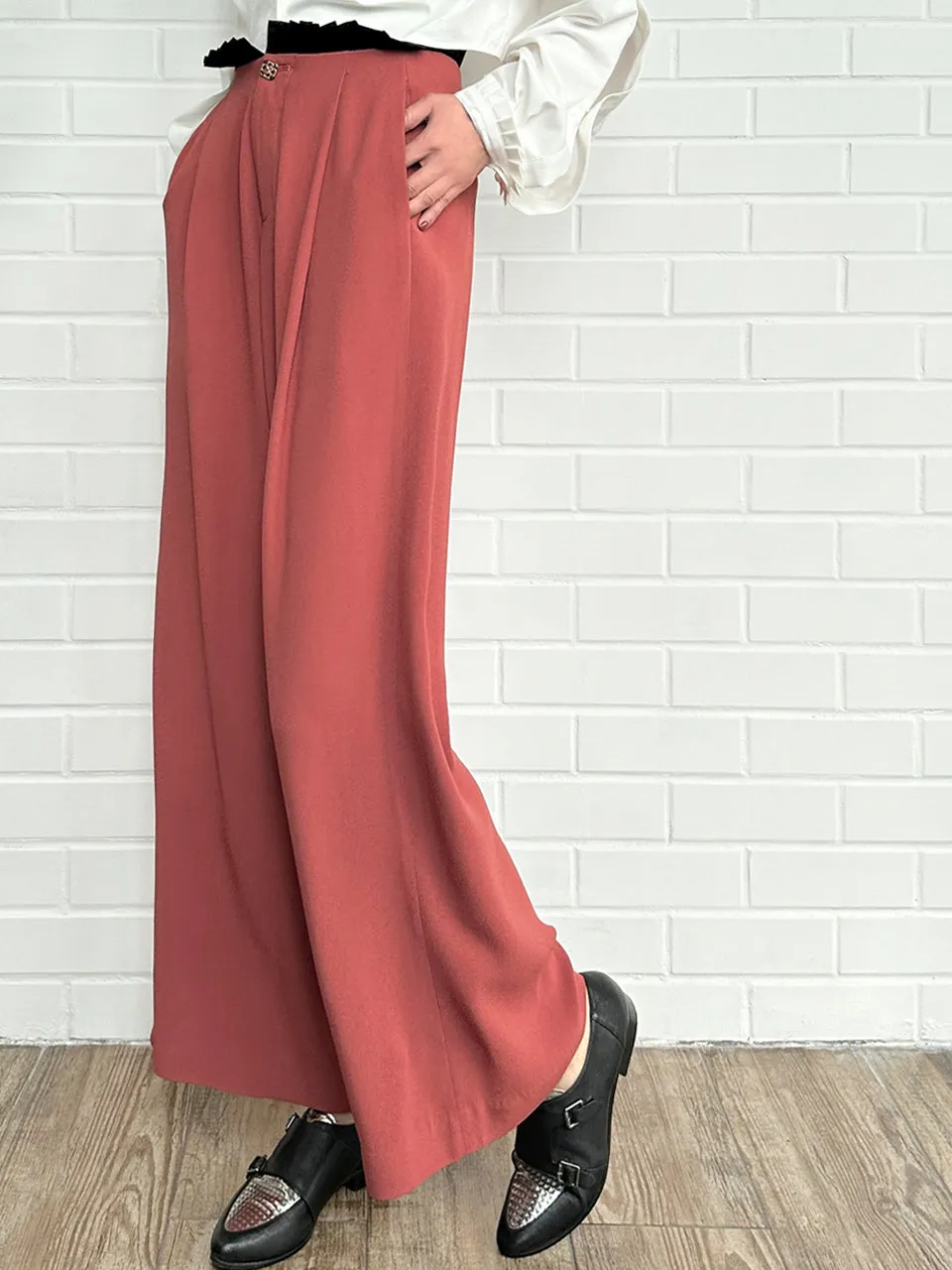 Coral/ Black Contrast Pleated Waist Airy Wide Leg Trousers