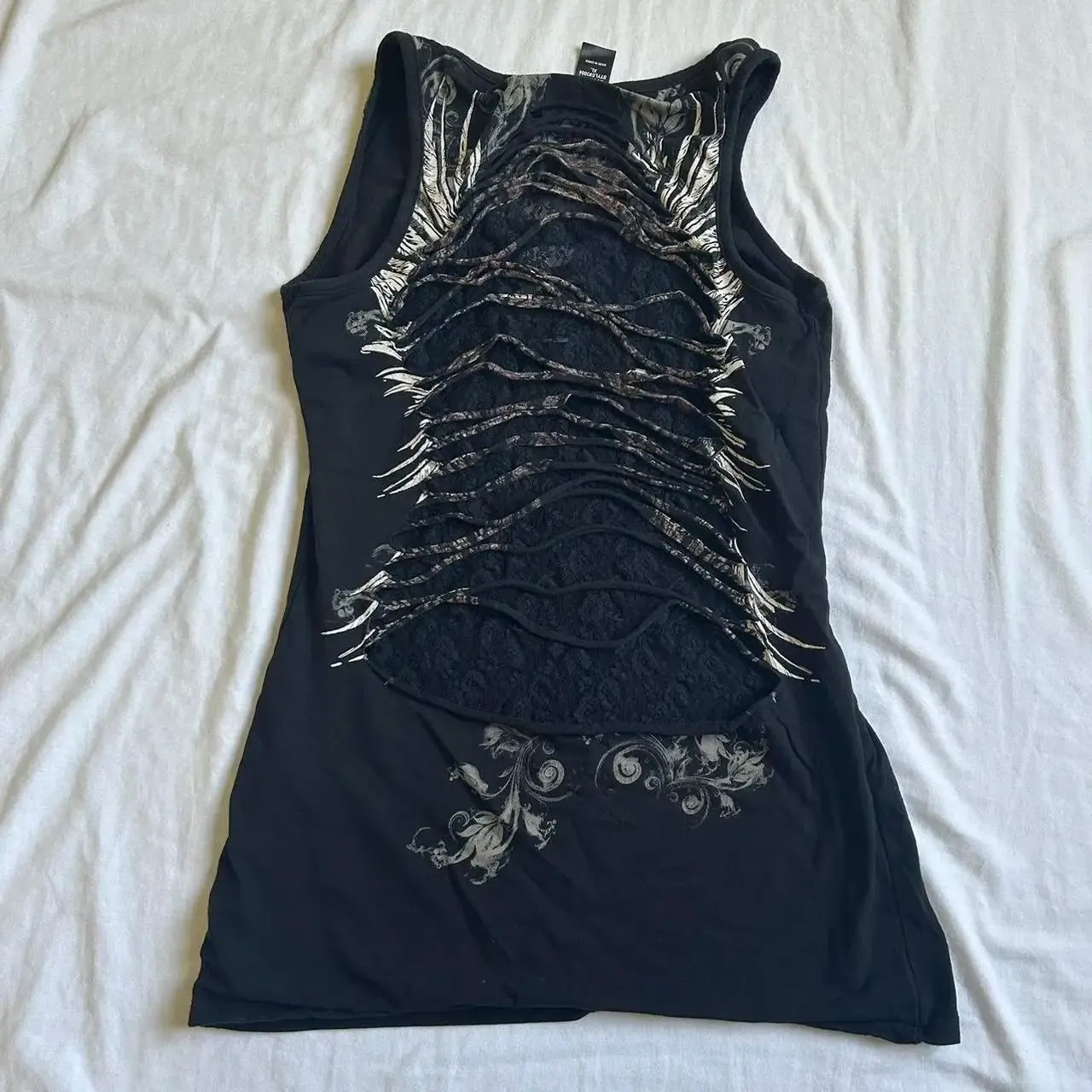 Getadme Grunge Y2K Graphic Sleeveless Vest 00s Skull Wing Print Tank Tops Japanese Emo Lace Backless Crop Top Women Clothes