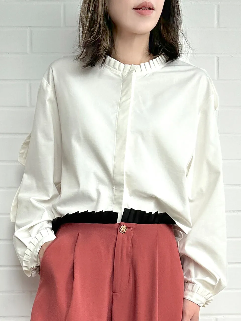 White Pleated Pearly Buttons Slit Sleeves Cropped Blouse