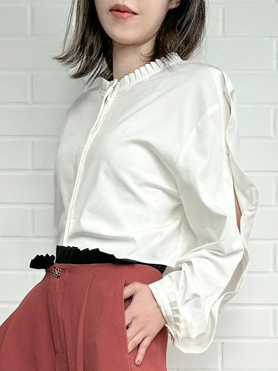 White Pleated Pearly Buttons Slit Sleeves Cropped Blouse