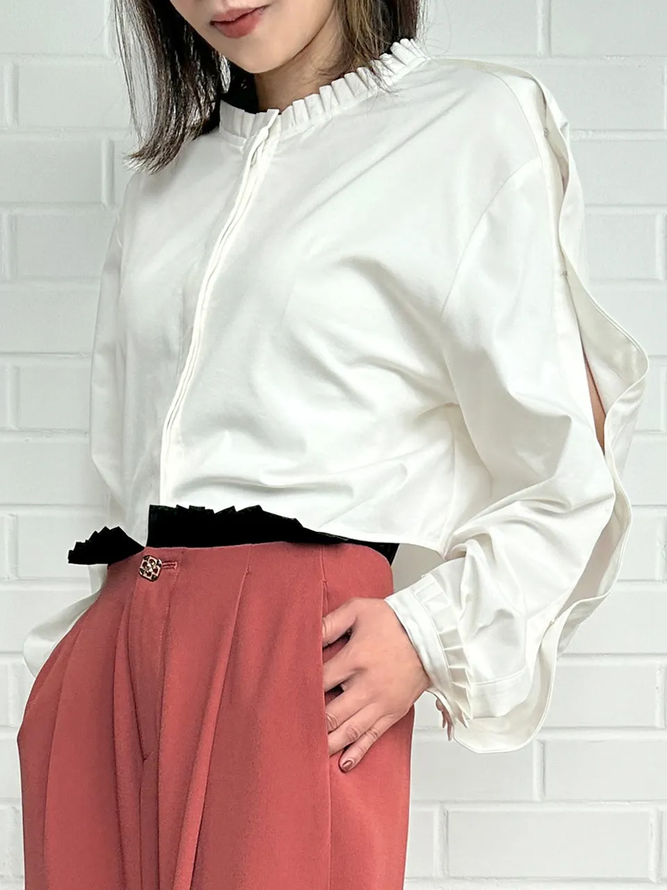 White Pleated Pearly Buttons Slit Sleeves Cropped Blouse